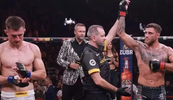 Dominance bez titulu. Surdu zničil Kalašnika, Novotný mluví o konci snu