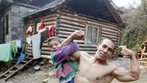 Pětinásobný mistr Evropy Adam Cibuľa je stále bez domova, spí na betonu