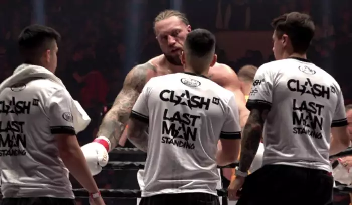 Enžl po utrápené bitvě s Bendou končí s boxem