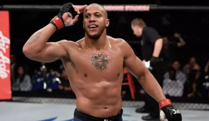 Tom Aspinall po fiasku na UFC vrací úder. Proč nebyl Gane diskvalifikován? ptá se