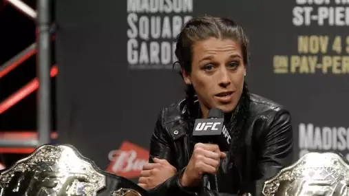 „60 % peněz je pryč, než je vůbec dostaneme.“ Hooper kritizuje UFC finance