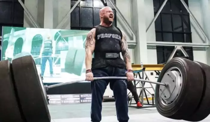 I obři mají slzy v očích: Svět strongmanů truchlí pro irského rekordmana