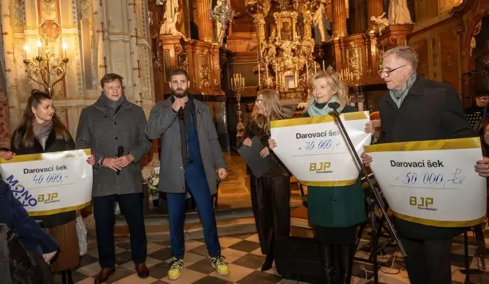 Český samuraj znovu dojal fanoušky! Před Vánoci pomáhá dětem