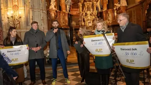 Český samuraj znovu dojal fanoušky! Před Vánoci pomáhá dětem