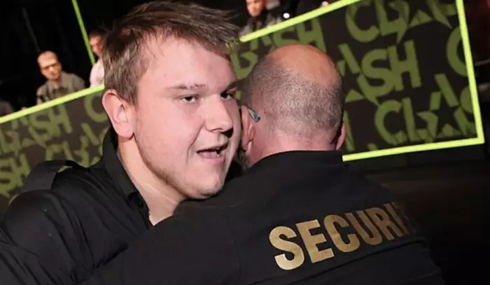 VIDEO: Clash narazil na absolutní dno. O život Tadeáše Veselého se bojí i jeho odpůrci