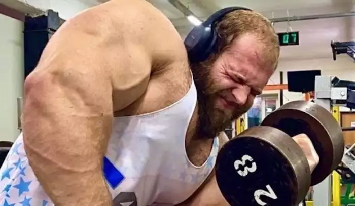 Biceps větší než u Schwarzeneggera! Ruský kolos ukázal, co je síla z jiné dimenze