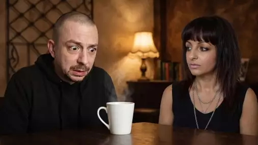 Pacient je zpátky a je hloupější než kdy dřív. Mozek mu sežral perník, tak se spojil s Cute4You a přes fake účty si léčí komplexy