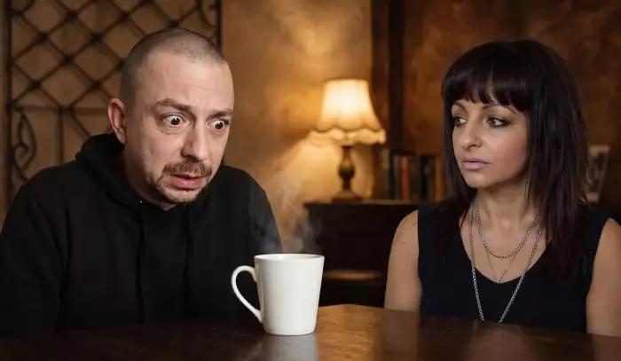Pacient je zpátky a je hloupější než kdy dřív. Mozek mu sežral perník, tak se spojil s Cute4You a přes fake účty si léčí komplexy