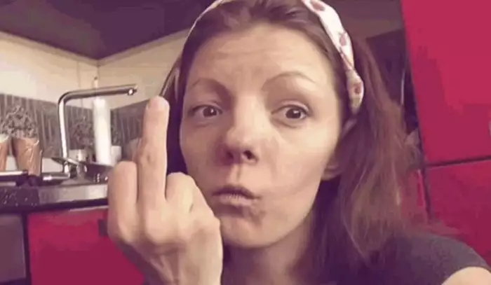 „Haló, taťko!“ Adéla si spletla šéfa s bankomatem, unikly zoufalé hlasovky