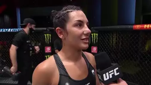 Kráska UFC se loučí. Cheyanne Vlismas zvolila rodinu místo slávy