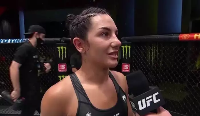 Kráska UFC se loučí. Cheyanne Vlismas zvolila rodinu místo slávy