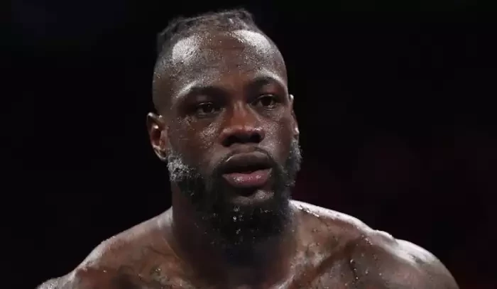 Nejhorší výkon v kariéře! Deontay Wilder děsivě padl a patrně končí. Joshua nenechal nikoho na pochybách