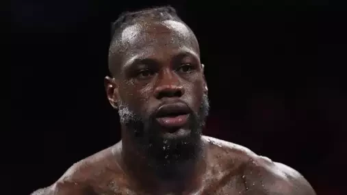 Nejhorší výkon v kariéře! Deontay Wilder děsivě padl a patrně končí. Joshua nenechal nikoho na pochybách