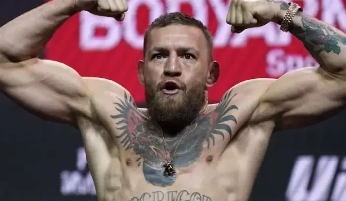 Už nikdy neprohraju žádný zápas, oznámil McGregor. Fanoušci se smějí, on má však recept