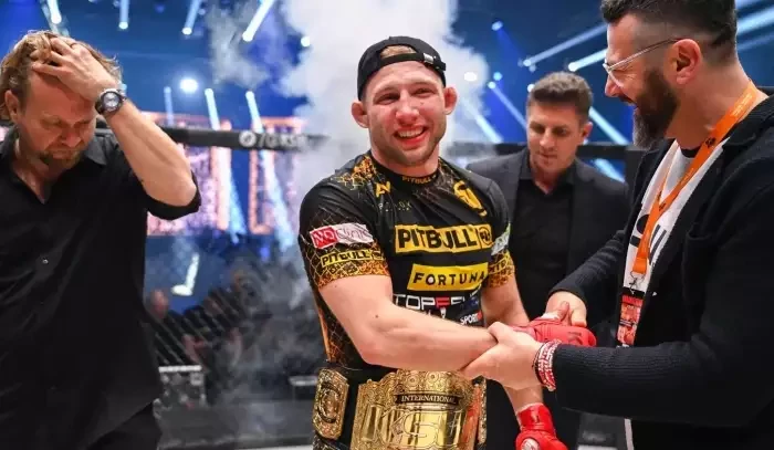 Jestli se vedení nelíbí, jak bojuji, tak ať mě klidně vyhodí! rozčílil se šampion KSW Bartosińsky po kritice od jednoho z majitelů