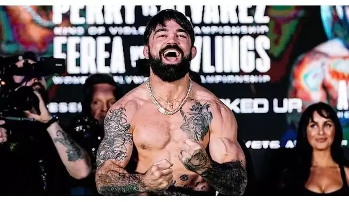 Fanoušci, co nerespektují profesionální fightery, si zaslouží přes držku, tak to je, má jasno Perry