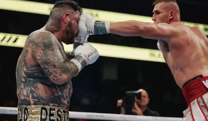 Ruiz tvrdě narazil při comebacku. Polský obr ho poslal k zemi, exšampion odmítá konec