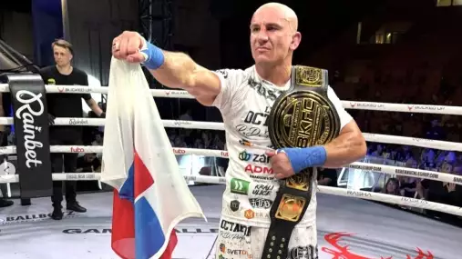 Česko a Slovensko mají nové šampiony BKFC. Meliš s Byrtusem slavili v Neapoli