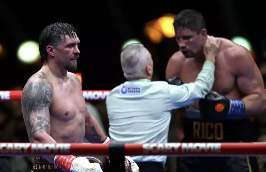 Verhoeven sahal po senzaci. Usyk ho ukončil v čase 2:59 a zachránil titul