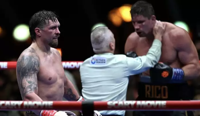 Verhoeven sahal po senzaci. Usyk ho ukončil v čase 2:59 a zachránil titul