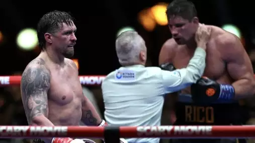 Verhoeven sahal po senzaci. Usyk ho ukončil v čase 2:59 a zachránil titul