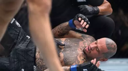 Z vězení rovnou do hlavního zápasu UFC. Po 30 sekundách bylo po všem