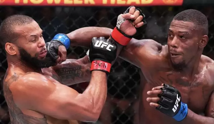 Procházka ho loni zlomil, teď si Hill říká o neporaženého obra UFC