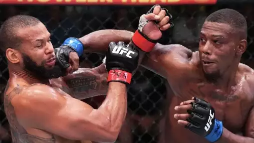 Procházka ho loni zlomil, teď si Hill říká o neporaženého obra UFC