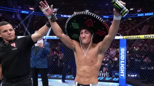 Děsivý konec v UFC. Barcelos náhle zůstal bezvládně ležet, Rosas otočil prohraný zápas