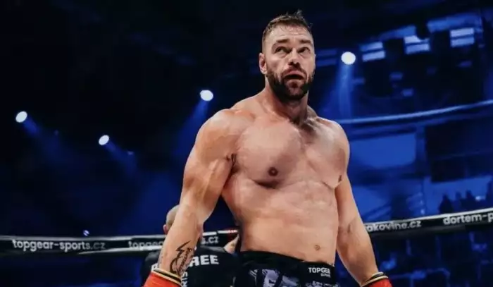 Clash 16 výsledky: Mikulášek rozbil Bendu, Sivák zvládl premiéru a Cverna vypnul Polláka
