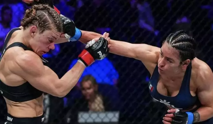 Prohrála zápas, ale vyhrála pozornost. Hvězdě MMA při souboji vykouklo prso