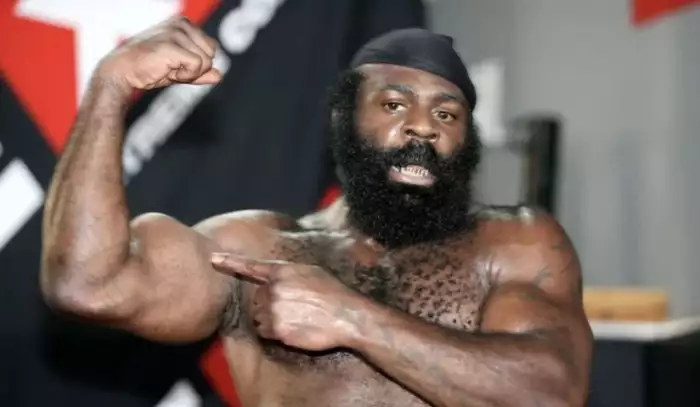 Syn Andersona Silvy proti synovi Kimba Slice. Slavná jména ožijí v boxerském ringu