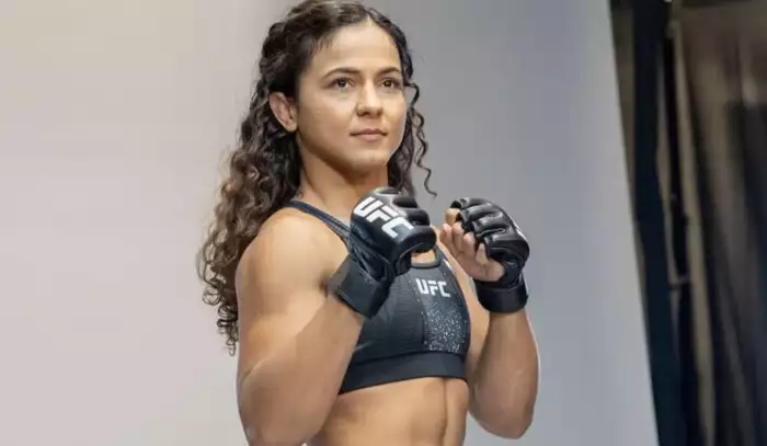 Neměla na bydlení a spala v gymu. Teď může Natalia Silva získat titul UFC