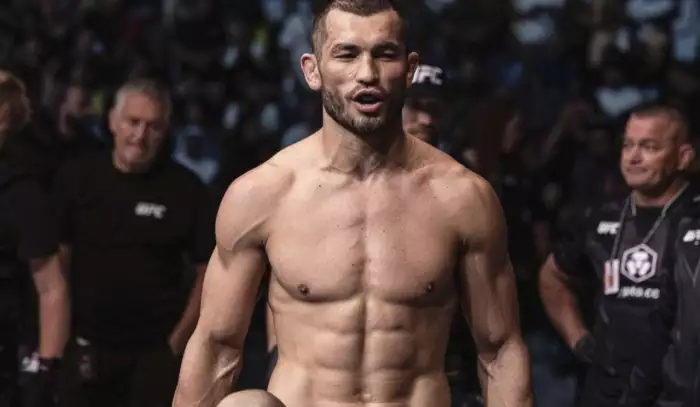Muradov po pěti výhrách poznal porážku. Hvězda UFC ho v prvním kole donutila odklepat