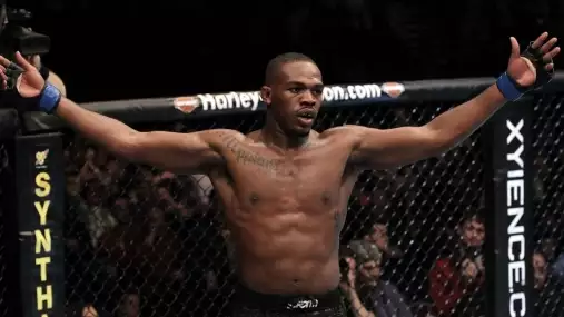 Jon Jones zvažuje návrat do UFC. Na trůnu teď sedí muž, kterého zničil za dvě minuty