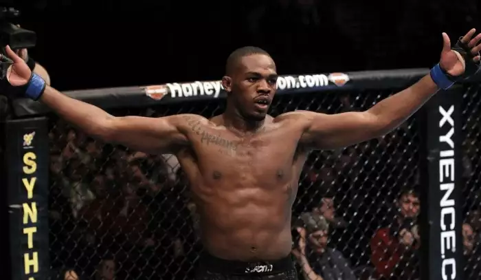 Jon Jones zvažuje návrat do UFC. Na trůnu teď sedí muž, kterého zničil za dvě minuty