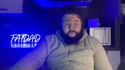 Pád morálního majáku: FatDad má 12 exekucí, některé z trestní činnosti. Káže vodu, pije víno?