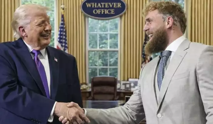 Donald Trump předpovídá youtuberovi Jakeu Paulovi zářivou politickou kariéru