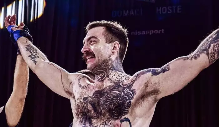 Josef Hála pokračuje v demolici. Na Heroes Gate doručil další nekompromisní KO