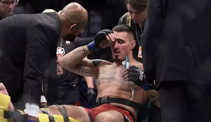 Aspinall se vzdal titulu UFC. Další zranění oka zhatilo návrat, který už měl datum