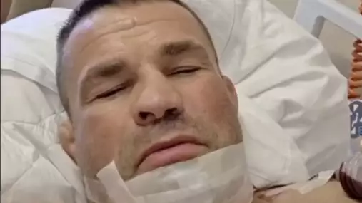 Lešení je dole. Vémola po operaci poslal vzkaz z nemocnice