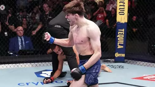 Bývalý bojovník OKTAGONu míří do UFC. Staines předvedl historické KO