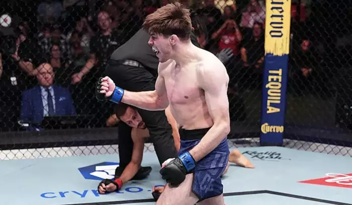 Bývalý bojovník OKTAGONu míří do UFC. Staines předvedl historické KO