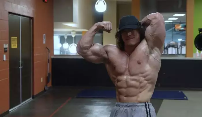 Fitness hvězda Sam Sulek řeší temnou stránku svalů: Nikdy si nepřipadáte dost dobří