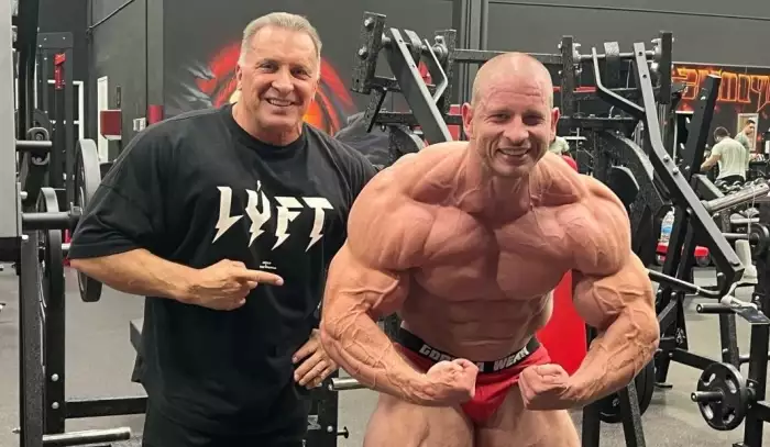 Tělo, které už teď budí respekt. Križánek před New York Pro děsí formou