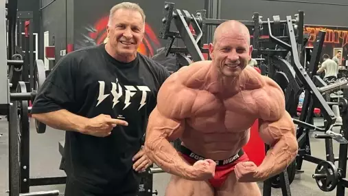 Tělo, které už teď budí respekt. Križánek před New York Pro děsí formou