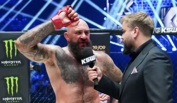 Martínek přežil krvavou přestřelku a slaví. Polského tvrďáka přeboxoval na body