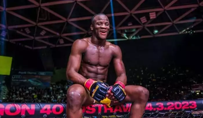 Vedení UFC ho nechalo vycukat. Keita musí začít odspodu proti veteránovi