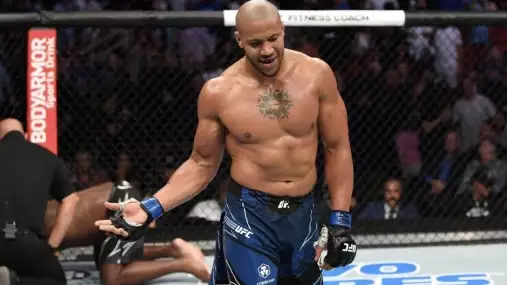 Ciryl Gane je nový šampion UFC. Pereira se jeho korunovaci okamžitě vysmál