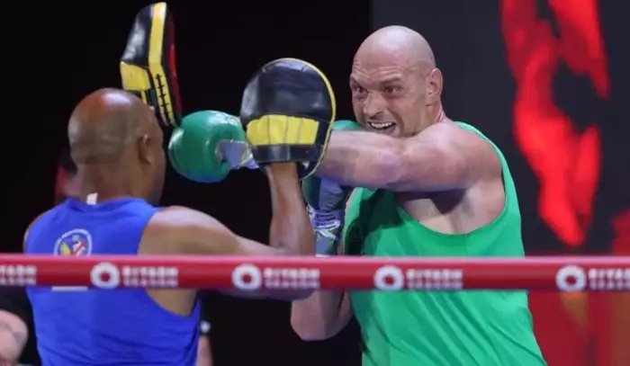 Návrat Furyho se blíží, kolem Joshuy ale zůstává víc otazníků než jistot